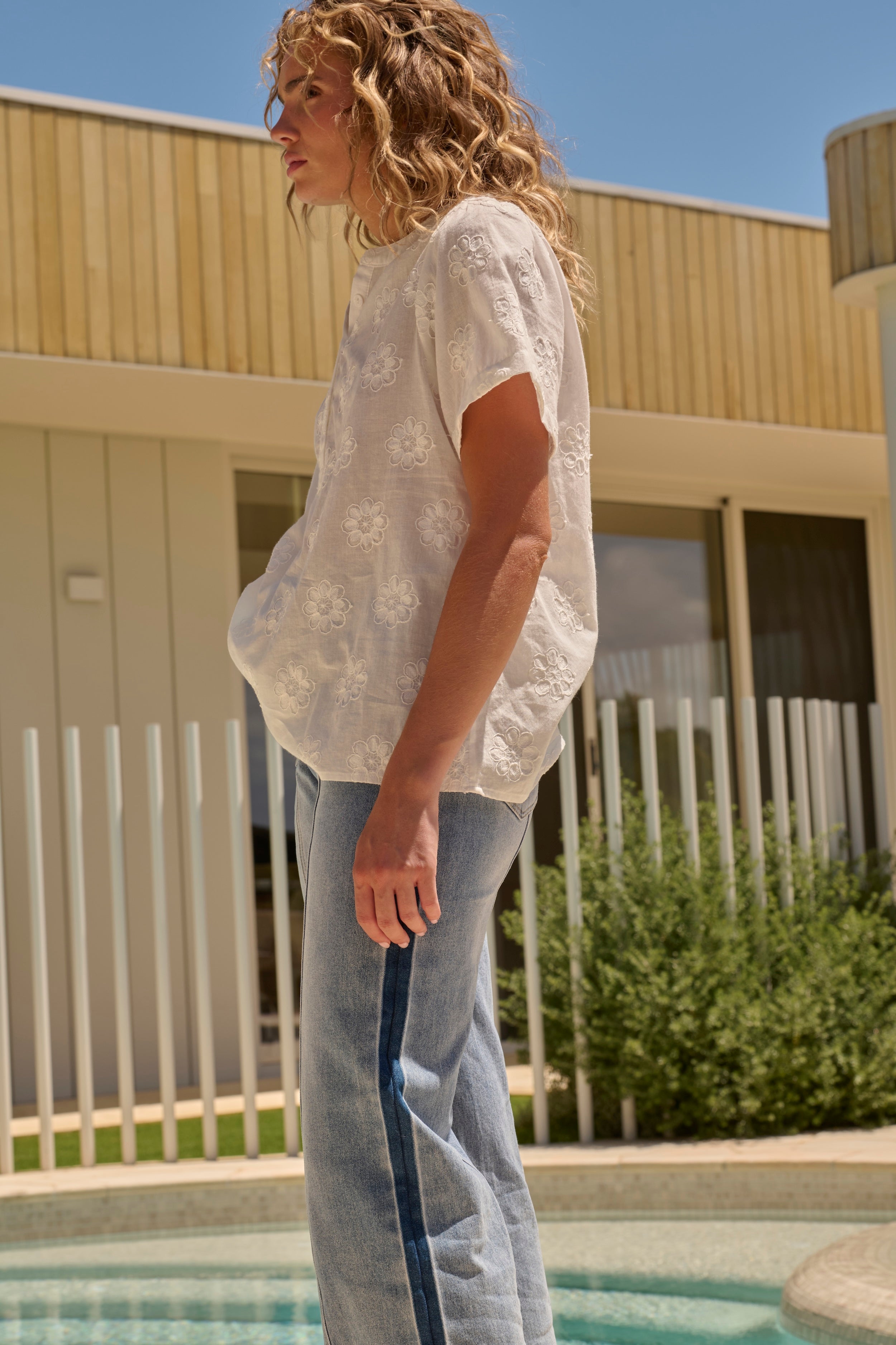 Kayla Shirt - White Flowers