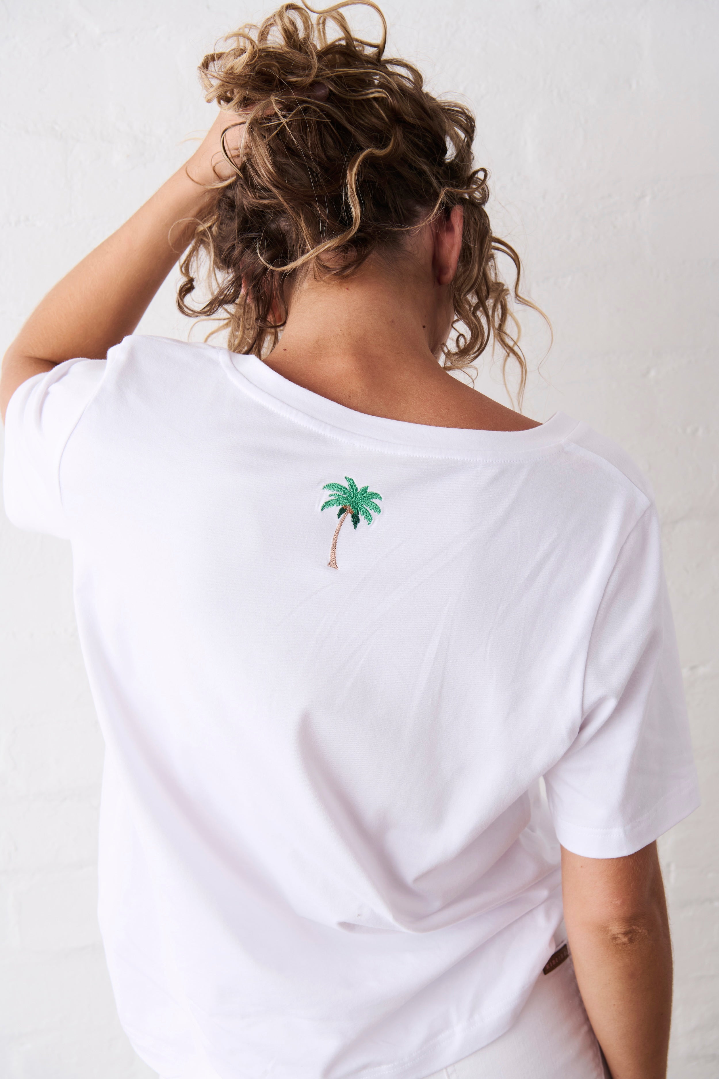Victoria Tee | Flamingo - White